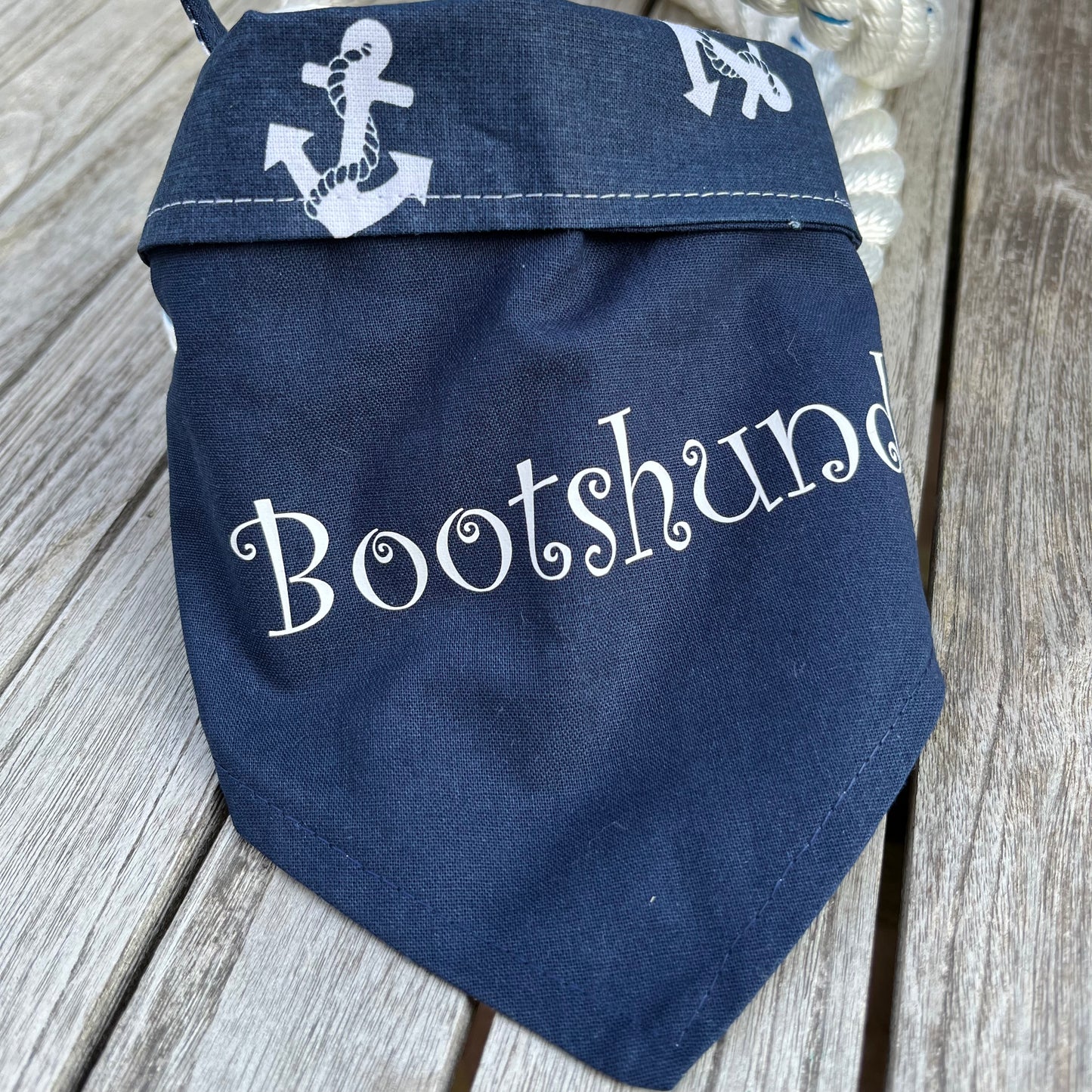 Maritimes Hundehalstuch "Bootshund"